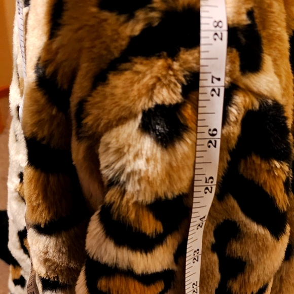 Faux fur animal print jacket - Picture 7 of 15